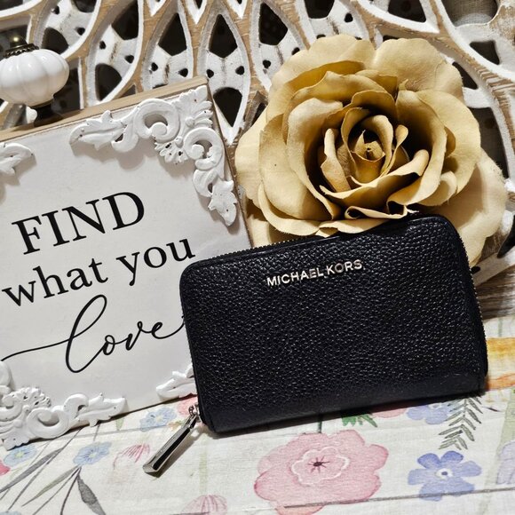 Michael Kors Black Leather Zippered Wallet Card Case. - Picture 13 of 13